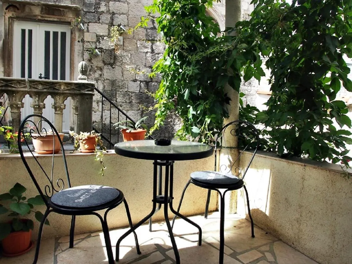Rooms & Studio Stipcic 3*, Trogir