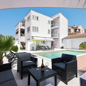 Leona Appartement